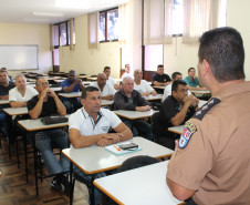 Ao término das capacitações, que têm 20 horas de duração, os policiais começam imediatamente a atuar nas escolas inscritas no programa. 