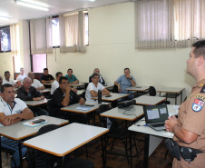 Ao término das capacitações, que têm 20 horas de duração, os policiais começam imediatamente a atuar nas escolas inscritas no programa. 