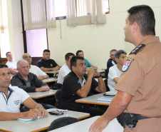 Ao término das capacitações, que têm 20 horas de duração, os policiais começam imediatamente a atuar nas escolas inscritas no programa. 