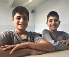 Estudantes de 76 países dos cinco continentes estão matriculados na rede estadual de ensino do Paraná. Desafio imposto pelo aprendizado da Língua Portuguesa é compensado pelo acolhimento das instituições de ensino e colegas. 