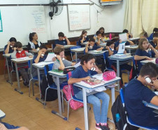 Há um mês os professores das disciplinas de Língua Portuguesa e Inglesa começaram a desenvolver atividades de leitura usando o sussurrofone, um protótipo feito com canos de PVC que permite que os alunos ouçam a própria voz enquanto leem. 