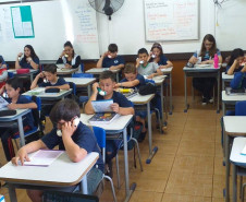 Há um mês os professores das disciplinas de Língua Portuguesa e Inglesa começaram a desenvolver atividades de leitura usando o sussurrofone, um protótipo feito com canos de PVC que permite que os alunos ouçam a própria voz enquanto leem. 