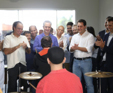 Governador Ratinho Junior esteve na Apae de Maringá, que atende mais de mil pessoas com deficiência e é mantenedora de duas escolas. 