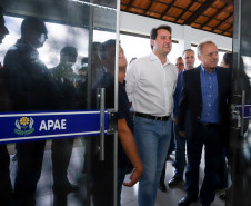 Governador Ratinho Junior esteve na Apae de Maringá, que atende mais de mil pessoas com deficiência e é mantenedora de duas escolas. 