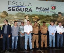 35 policiais militares da reserva passam a atuar para levar mais segurança no entorno das escolas. Iniciativa inovadora no Brasil, programa terá nesta fase inicial 51 colégios de Foz do Iguaçu, Londrina e Região Metropolitana de Curitiba. 