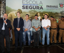 35 policiais militares da reserva passam a atuar para levar mais segurança no entorno das escolas. Iniciativa inovadora no Brasil, programa terá nesta fase inicial 51 colégios de Foz do Iguaçu, Londrina e Região Metropolitana de Curitiba. 