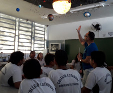 A curiosidade dos alunos do Ensino Fundamental do Colégio Estadual Humberto de Campos, em Querência do Norte (no Noroeste do Estado), despertou no professor de Ciências, Tiago Rafael Davies, uma ideia que mudou a maneira de ensinar os conteúdos da disciplina.