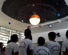 A curiosidade dos alunos do Ensino Fundamental do Colégio Estadual Humberto de Campos, em Querência do Norte (no Noroeste do Estado), despertou no professor de Ciências, Tiago Rafael Davies, uma ideia que mudou a maneira de ensinar os conteúdos da disciplina.