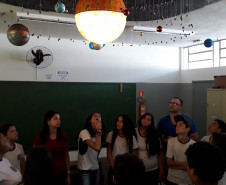 A curiosidade dos alunos do Ensino Fundamental do Colégio Estadual Humberto de Campos, em Querência do Norte (no Noroeste do Estado), despertou no professor de Ciências, Tiago Rafael Davies, uma ideia que mudou a maneira de ensinar os conteúdos da disciplina.