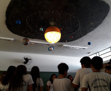 A curiosidade dos alunos do Ensino Fundamental do Colégio Estadual Humberto de Campos, em Querência do Norte (no Noroeste do Estado), despertou no professor de Ciências, Tiago Rafael Davies, uma ideia que mudou a maneira de ensinar os conteúdos da disciplina.