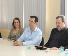 O secretário de Estado da Educação e do Esporte, Renato Feder, recebeu nessa quarta-feira (22), diretores, professores, alunos e lideranças indígenas para debater assuntos relacionados educação escolar indígena do Estado. 