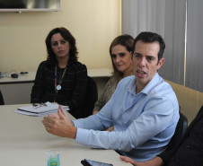 O secretário de Estado da Educação e do Esporte, Renato Feder, recebeu nessa quarta-feira (22), diretores, professores, alunos e lideranças indígenas para debater assuntos relacionados educação escolar indígena do Estado. 