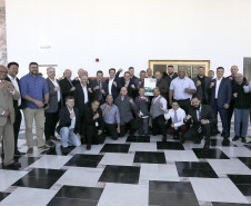 O governador Carlos Massa Ratinho Junior reuniu-se com representantes das Artes Marciais. Participaram: superintendente do Esporte, Hélio Wirbiski; deputado Alexandre Amaro; entre outros.Curitiba, 17-06-19.Foto: Arnaldo Alves / ANPr.