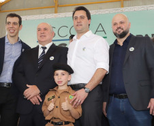 O governador Carlos Massa Ratinho Junior lança nesta quarta-feira (11) o programa Escola Segura na Região Metropolitana de Curitiba. Serão beneficiadas 40 escolas da região de nove municípios. Presentes: prefeito em exercício de São José dos Pinhais, Tiago Buhrer; secretários: de Educação, Renato Feder; de segurança pública, cel. Romulo Soares; comandante da PMPR, cel. Péricles de Matos; entre outros.Curitiba, 11-09-19.Foto: Arnaldo Alves / AEN.
