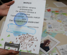 SEED promove exposição de livros e pertences pessoais de Helena Kolody. Evento homenageia o centenário de nascimento da poetisa.