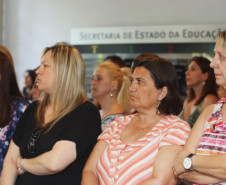 SEED promove exposição de livros e pertences pessoais de Helena Kolody. Evento homenageia o centenário de nascimento da poetisa.