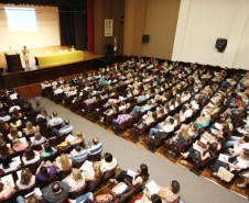 Coordenadores da equipe de educação básica e técnicos disciplinares dos NREs se reúnem em Curitiba para organização de oficinas. 