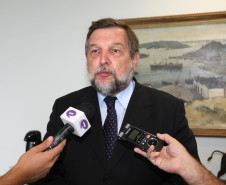 As nomeações foram assinadas nesta quinta-feira (15) pelo governador Beto Richa. Com isso, chega a 11.563 mil o número de docentes contratados apenas neste ano. A Secretaria da Educação já começa a organizar um novo concurso, a ser realizado ainda este ano.