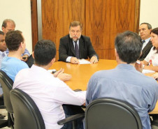 O vice-governador e Secretário da Educação, Flávio Arns, recebeu nesta quinta-feira (15), em seu gabinete, no Palácio Iguaçu, representantes da APP-Sindicato.