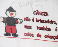 Crianças e jovens atendidos pela APACN em Curitiba recebem aulas de professores das secretarias municipal e estadual da Educação.