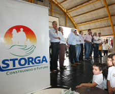 Richa também anunciou a liberação de R$ 150 mil para recape asfáltico no município e de R$ 358 mil implantação de um Centro de Referência da Ação Social (Cras). Além disso, entregou a Biblioteca Cidadã, que custou R$ 326 mil e vai atender cerca de 25 mil moradores de Astorga. O governo estadual também investiu R$ 400 mil em reformas na unidade primária de Saúde do distrito de Santa Zélia.