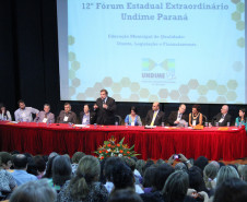 Evento ocorre até quarta-feira, em Curitiba, e discute educação municipal de qualidade, direito, legislação e financiamento.
