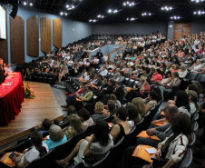 Evento ocorre até quarta-feira, em Curitiba, e discute educação municipal de qualidade, direito, legislação e financiamento.