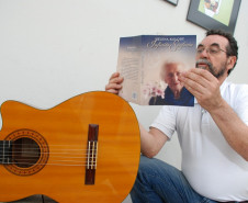 Admirada por poetas como Carlos Drummond de Andrade e pelo também paranaense Paulo Leminski, tornou-se uma das poetisas mais importantes do Estado.