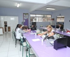 Pelo Programa de Eficiência Energética, a Copel desenvolve ações que tenham por objetivo a conservação e o combate ao desperdício de energia elétrica. O vice-governador e secretário da Educação, Flávio Arns ressalta a importância da iniciativa. "A parceria com a Copel é fundamental para recuperamos a rede elétrica das escolas e também acabar com o desperdício de energia”, disse Arns. (CE Pedro Macedo)