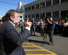 Após a cerimônia de aniversário no Colégio Senador Correia, Arns visitou o Colégio Estadual Regente Feijó, Colégio Estadual Eugênio Malanski, Instituto de Educação,Colégio Estadual Ana Divanir Borato, Colégio Estadual Frei Doroteu e o Centro Pontagrossense de Reabilitação Auditiva e de Fala Geny Ribas (CEPRAF). 