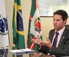 MacAlister expressou a intenção do governo neozelandês em estabelecer parcerias com o Estado do Paraná para a promoção de intercâmbios educacionais e se mostrou receptivo a modelos que abranjam tanto oportunidades para estudantes do ensino médio, quanto para professores da rede estadual.