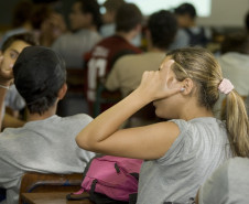 Letícia Anastácio (18), aluna do último ano de Formação de Docentes, disse que na turma há duas alunas que estudam Libras. “Futuramente, também pretendo fazer um curso de Libras”, comentou.