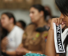 Alunos do Colégio Estadual Dr. Xavier da Silva, em Curitiba, participaram do lançamento do Paz tem Voz, segunda etapa da campanha Paz sem Voz é Medo, idealizada pelo Grupo Paranaense de Comunicação (GRPCom). 