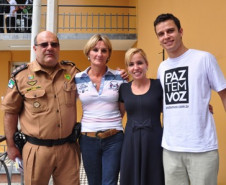 Alunos do Colégio Estadual Dr. Xavier da Silva, em Curitiba, participaram do lançamento do Paz tem Voz, segunda etapa da campanha Paz sem Voz é Medo, idealizada pelo Grupo Paranaense de Comunicação (GRPCom). 