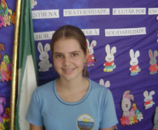 Naiane Laize Jagnow, aluna do 9º ano da Escola Estadual de Porto Mendes, em Marechal Cândido Rondon, ficou com o segundo lugar na etapa estadual do Concurso Internacional de Redação de Cartas.