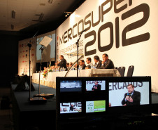 A criação do grupo foi oficializada nesta segunda-feira (16) pelo vice-governador e secretário da Educação, Flávio Arns, durante a abertura da 31ª Feira e Convenção Paranaense de Supermercados Mercosuper 2012 , em Pinhais, região metropolitana de Curitiba.