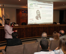 Podem participar estudantes matriculados e frequentando a etapa do Ensino Fundamental anos finais: 6º ao 9º ano, na modalidade da educação de jovens e adultos (EJA), fase II, e nas escolas de educação básica, na modalidade de educação especial que ofertam ensino fundamental anos iniciais, EJA – fase I - e educação profissional / formação Inicial das instituições de ensino da educação básica da rede pública estadual paranaense.