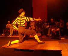 Atores de projeção nacional, como Marjorie Estiano e Ranieri Gonzalez, iniciaram sua carreira artística no colégio, que já apresentou peças de autores consagrados como Sófocles e Shakespeare.