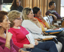 A ação acontecerá em todo o Estado até maio. Técnicos pedagógicos da SEED e dos Núcleos Regionais de Educação devem capacitar cerca de 1,5 mil professores da rede estadual inscritos na Olimpíada.