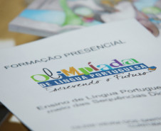 O evento oferece aos participantes subsídios teóricos e práticos para o ensino de Língua Portuguesa por meio de sequências didáticas (conjunto de atividades para que o aluno escreva melhor).