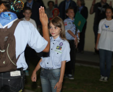 Alana Cestaro, 11 anos, é uma das novas escoteiras. Para ela, além de aprender sobre vários assuntos no grupo de escoteiros, o importante são as amizades. “Nós aprendemos a conhecer melhor os outros, a interagir, a respeitar. Ficamos felizes em estarmos juntos”, disse.