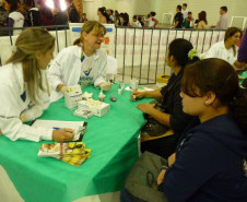 Durante o final de semana, instituições de ensino ligadas ao NRE Toledo ofereceram serviços e fizeram apresentações de artísticas e esportivas.