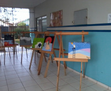 Em Arapongas, a vida e obra da poetisa paranaense Helena Kolody são abordadas com uso de materiais recicláveis e resultaram em trabalhos criativos.