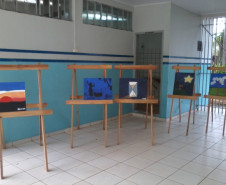 Em Arapongas, a vida e obra da poetisa paranaense Helena Kolody são abordadas com uso de materiais recicláveis e resultaram em trabalhos criativos.