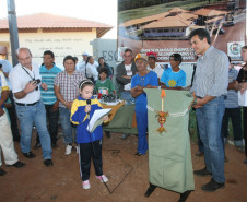 A escola Araju Porá passa a atender 240 índios da comunidade Tekoha Itamarã, em Diamante d'Oeste. O investimento foi de R$ 1 milhão.