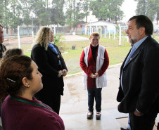 Visitas fortalecem diálogo existente entre Secretaria da Educação e comunidades escolares de todo o Paraná. Foto no Colégio Estadual Professor Mário Brandão Teixeira Braga.