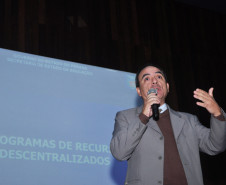 A abertura do evento, na segunda-feira (07), contou com a participação do diretor geral da Secretaria de Estado da Educação (SEED), Jorge Eduardo Wekerlin.