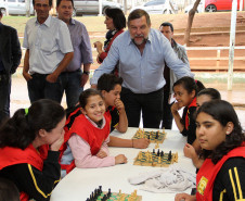 Qualidades do Programa Estadual da Alimentação Escolar e da Agricultura Familiar são salientadas durante visita de Arns a escolas em Tibagi. Foto do Colégio Estadual João Francisco da Silva.