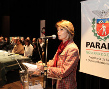 Flávio Arns assinou nesta sexta-feira (18), em Curitiba, protocolo intersecretarial de intenções para elaborar documento em prol da infância e adolescência. Na foto, a secretária da Família e Desenvolvimento Social, Fernanda Richa.