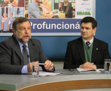 Flávio Arns participou da abertura da aula inaugural dos cursos técnicos do ProFuncionário. Cerca de mil funcionários das escolas municipais de 39 cidades vão participar desta formação.